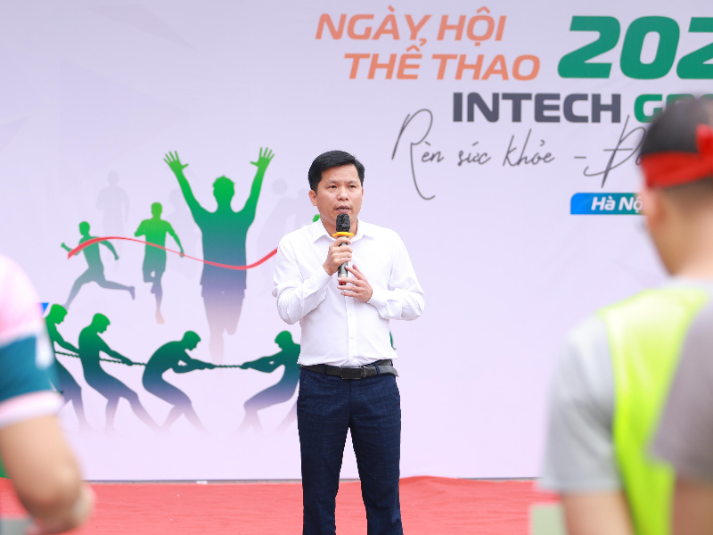 Doanh nhân Hoàng Hữu Thắng phát biểu khai mạc Ngày Hội thể thao Intech Group 2025