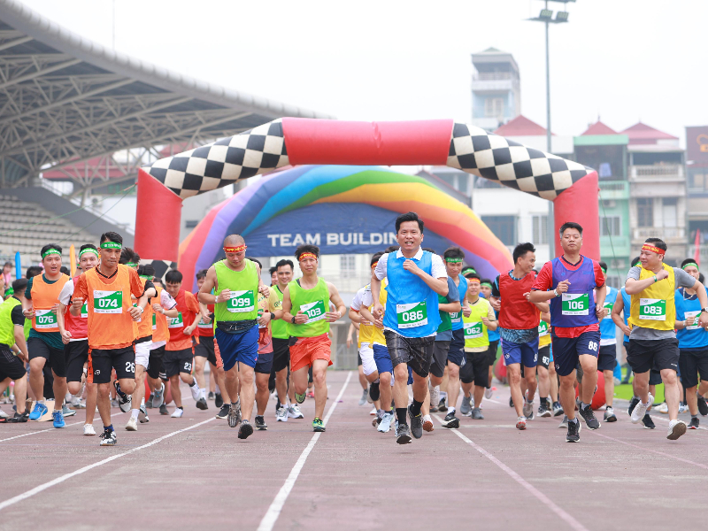Doanh nhân Hoàng Hữu Thắng tham gia bộ môn chạy 5km nam