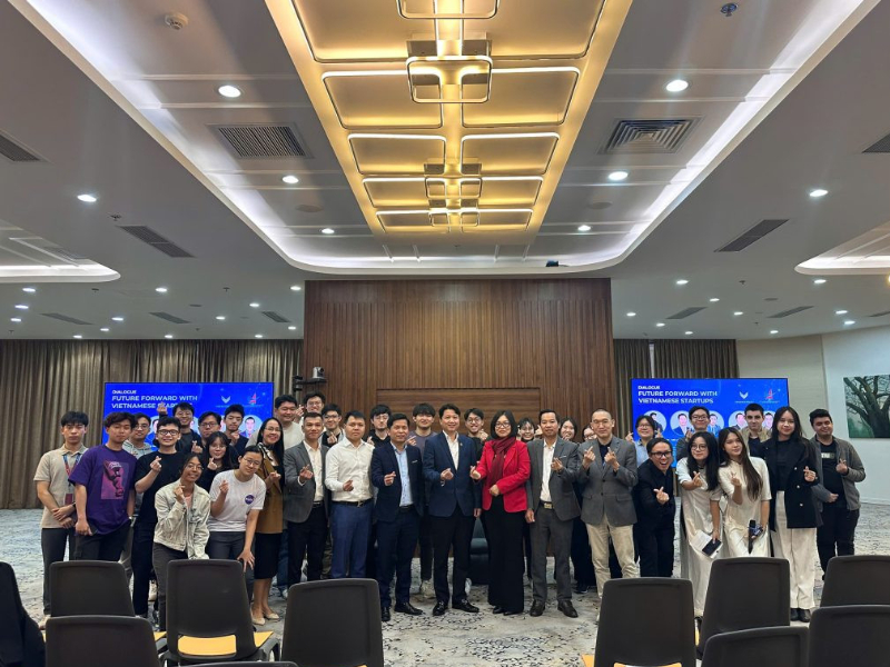 Doanh nhân Hoàng Hữu Thắng tham gia Tọa đàm “Future Forward with Vietnamese Startups” cùng sinh viên VinUniversity và SMU